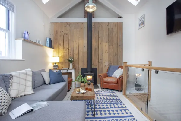 Birdcage Cottage Image 1