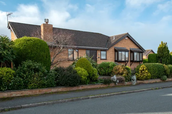 Aderyn Du, Abergele