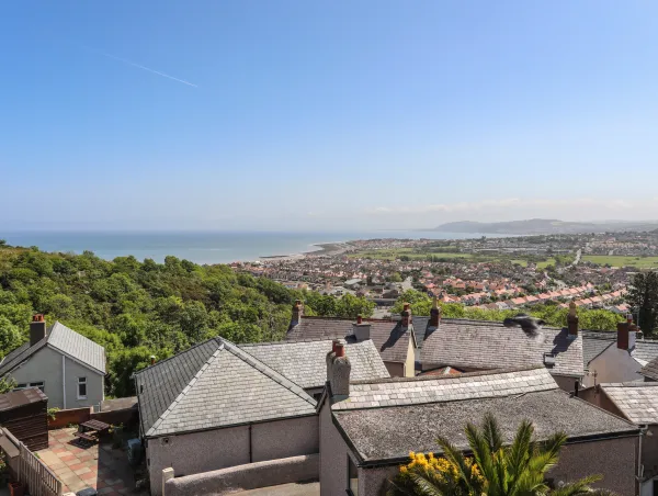 Bryn Tirion - Penrhynside, Llandudno