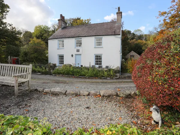Min Y Mor, Llanfairpwll