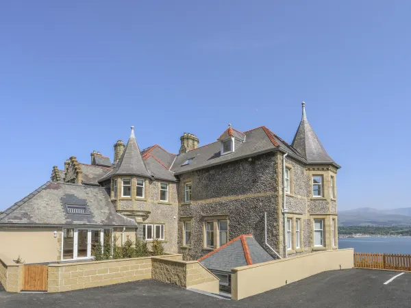 Nyth y Fran, Menai Bridge