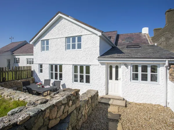 Stabl Bach, Llanfaethlu