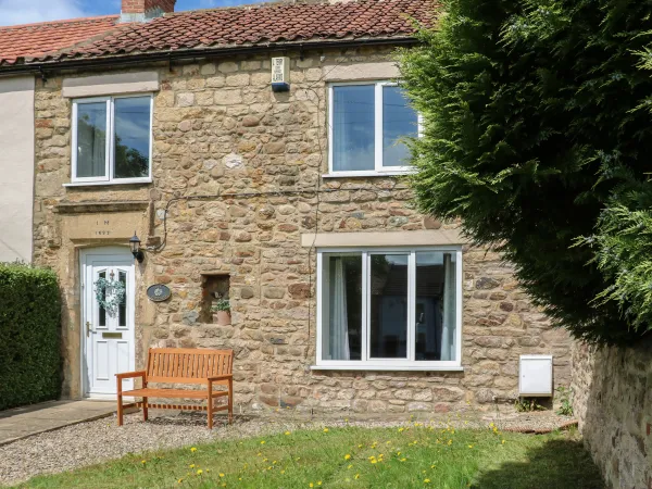 Ivy Cottage Image 1