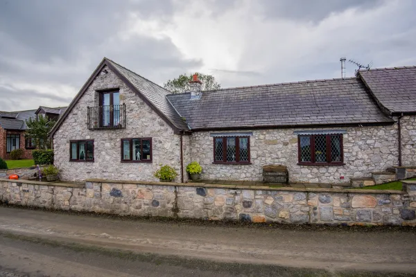 Arosfa, Trelawnyd