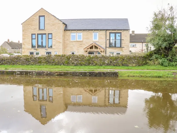 Lock View - Nordic Spa, Gargrave