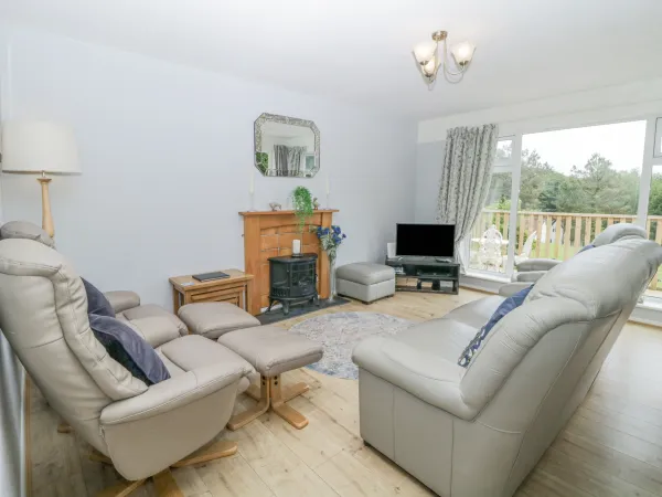 9 Manorcombe Bungalows, Callington