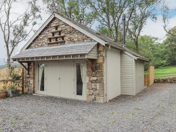 Dove Tail Barn Image 1