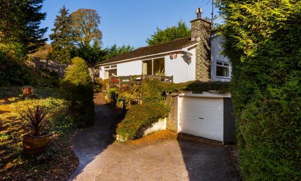 Nutwood, Lakeside