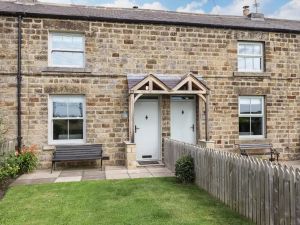 Holida Hoose, Belford