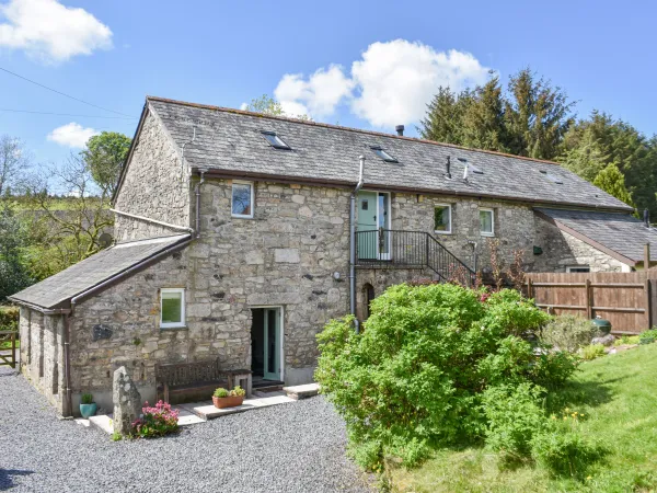 Pond Cottage Image 1