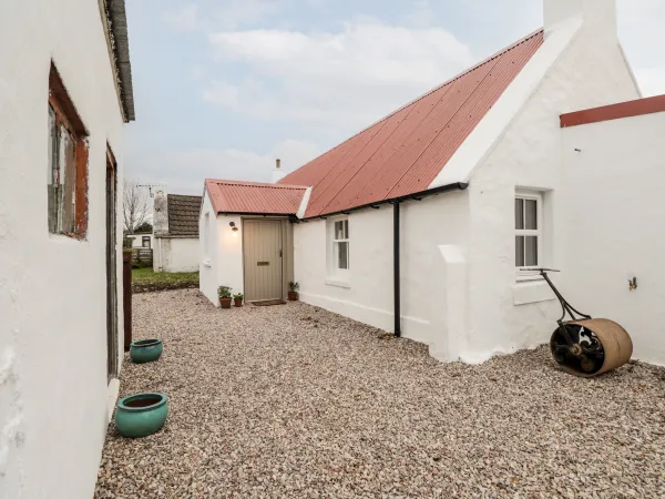 Lily Collie's, Fochabers