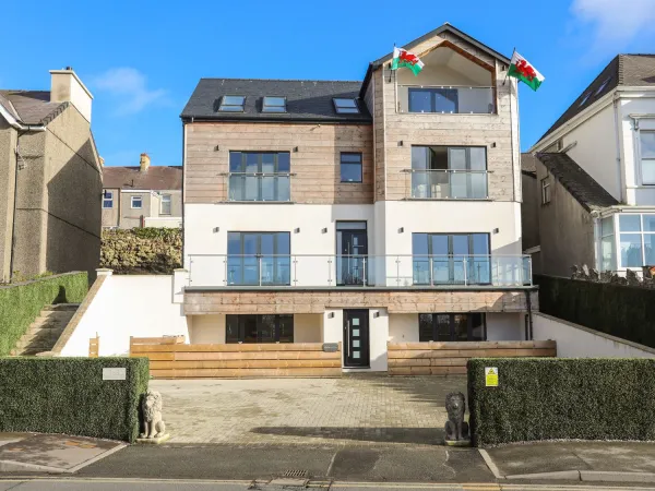 Bryn Min Manton Bach, Caernarfon