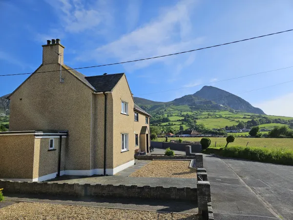 Mor a Mynydd, Trefor
