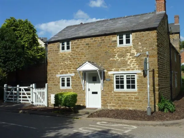 Hollytree Cottage, Hook Norton
