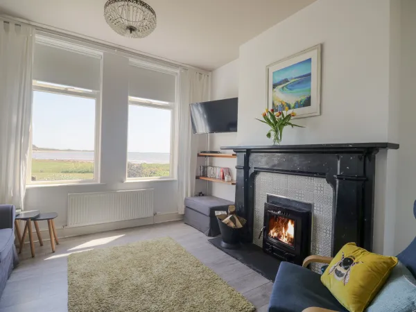 Pow-Wow Shore Cottage, Annan