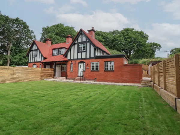 2 Golf Links Cottages, Norley 