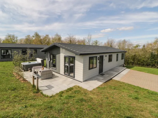 Meadow Lodge, Lifton