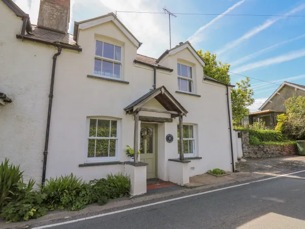 Bryniau Bychain Cottage, Cwrt
