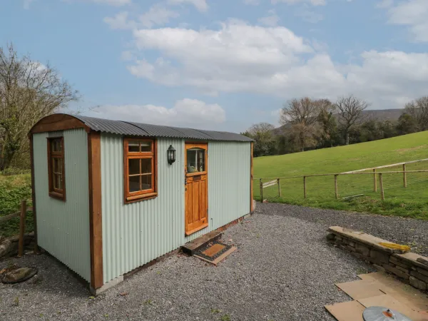Rabbit Hill Hut, Govilon