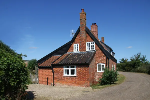 1 Grange Cottages, Westleton Image 1