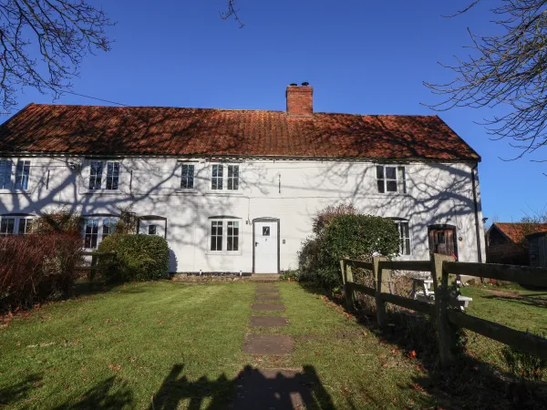 2 Greensleeves, Friston