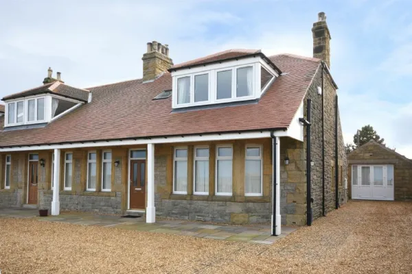 Bradacar, Seahouses