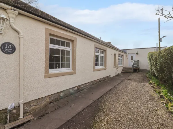 Sunshine Cottage Image 1