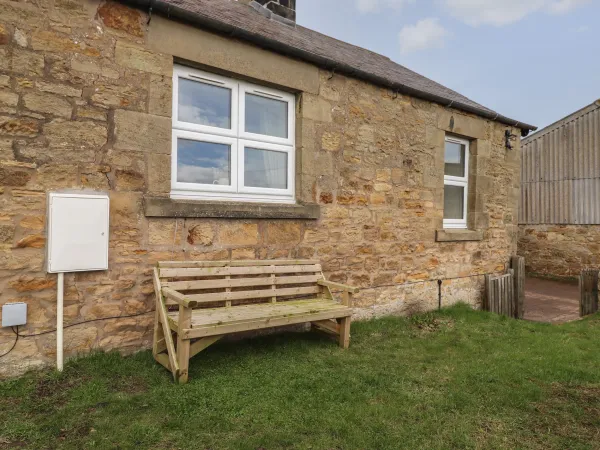 Pond Cottage Image 1