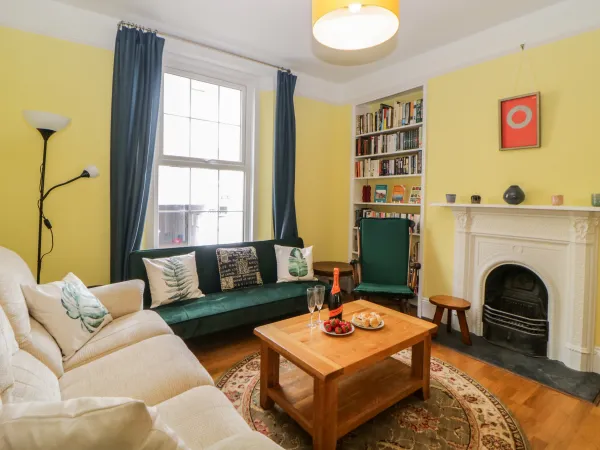 27 Exeter Street Image 1
