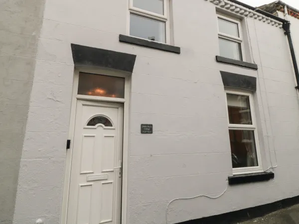 Dickie Hoy's Cottage Image 1