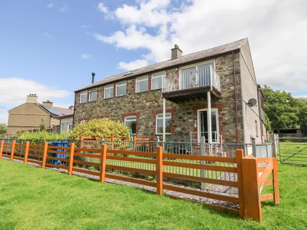 Coed y Glyn Bach Equestrian, Penygroes