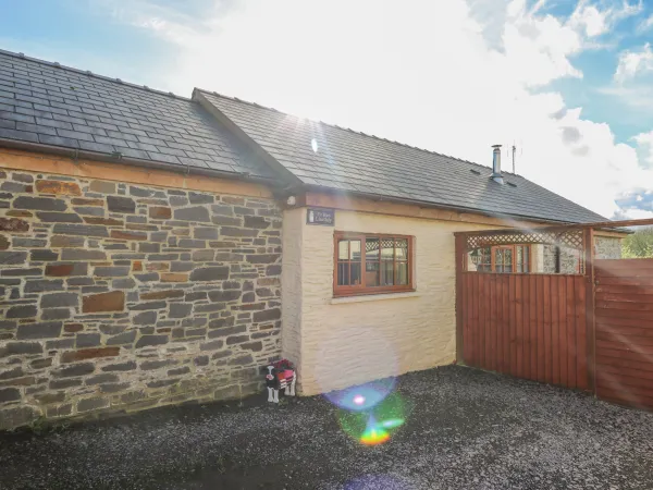 Yr Hen Llaethdy, Newcastle Emlyn 