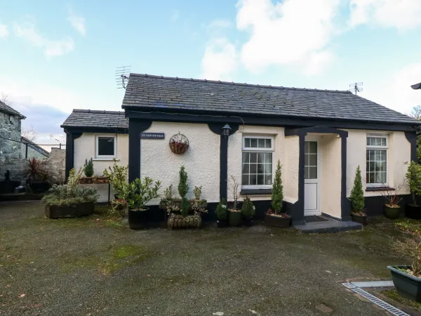 Ty Newydd Bach, Pentir