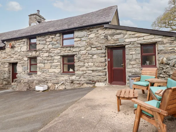 Y Bwthyn, Llanbedr