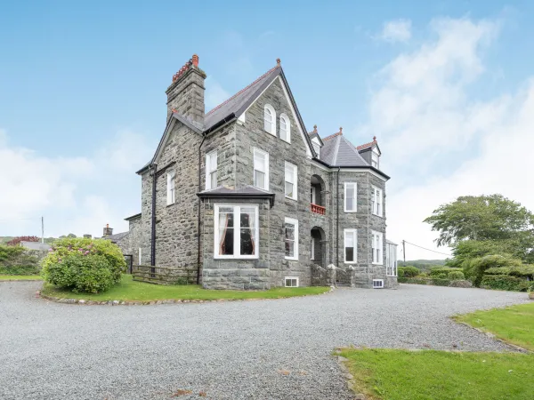 Pensarn Hall, Llanbedr