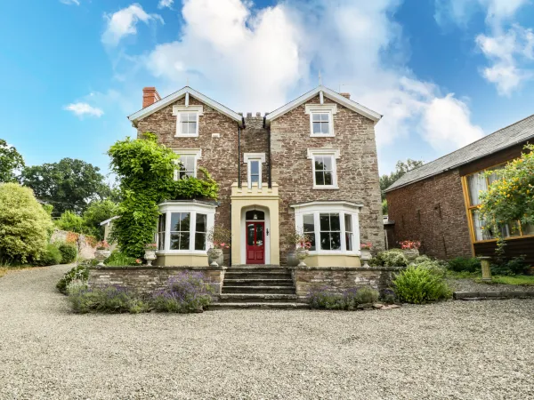 Wheelbarrow Castle, Leominster