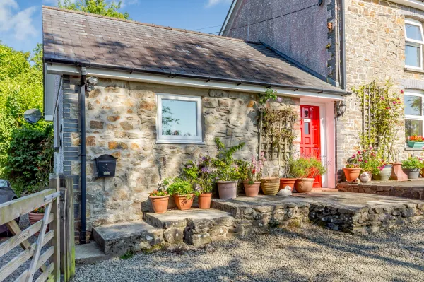 Y Cwtch, Llanybydder