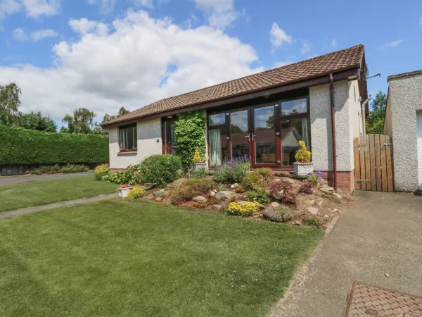 Isla Cottage Image 1