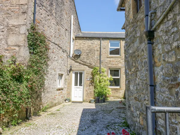 Coates Lane Farm Cottage Image 1