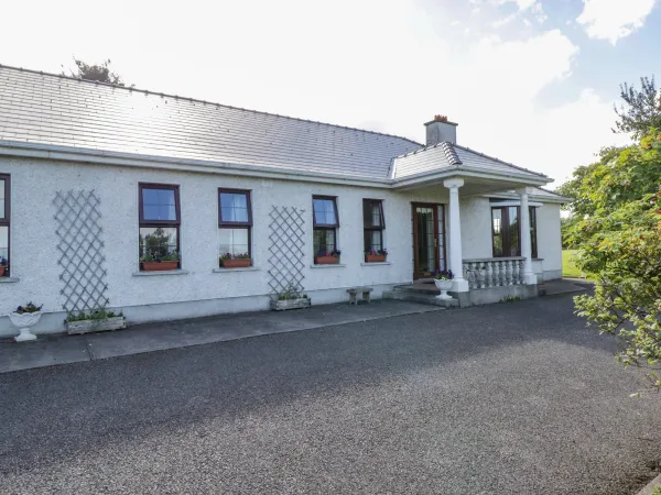 Belladrihid Cottage Image 1