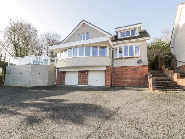 11 Glyn Garth Mews, Llandegfan