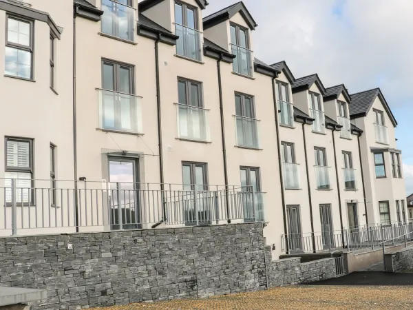 Captain's Quarters - Apartment 2, Benllech