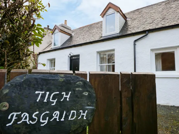 Tigh Fasgaidh, Dornie
