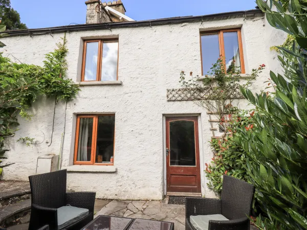 4 Greencross Cottages, Burton-in-kendal
