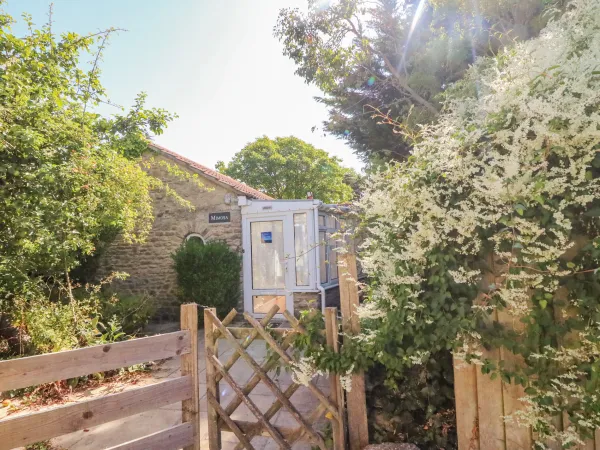 Mimosa Cottage Image 1