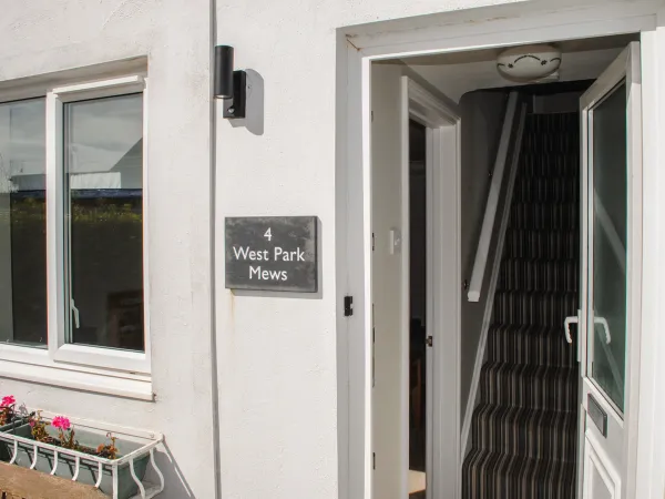 4 West Park Mews, Hope Cove