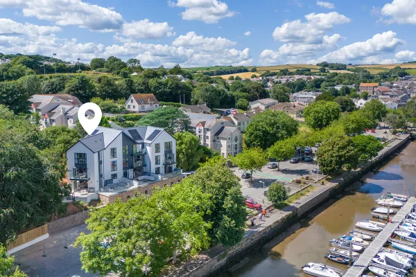 Larkrise, Kingsbridge