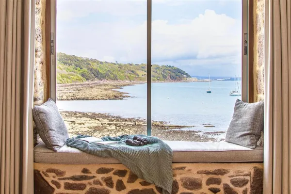 Emelle , Cawsand