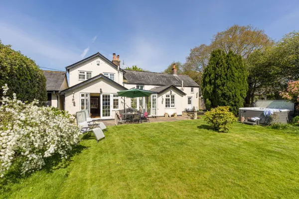 Hollybank Cottage , New Milton