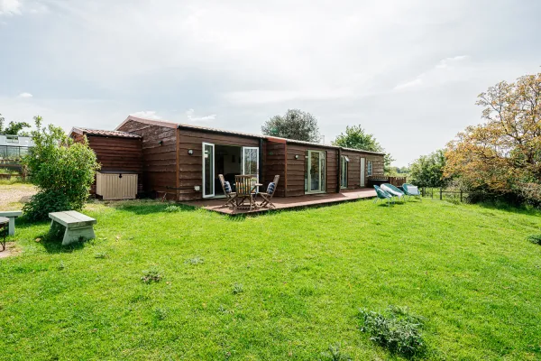 Walnut Barn, Hale